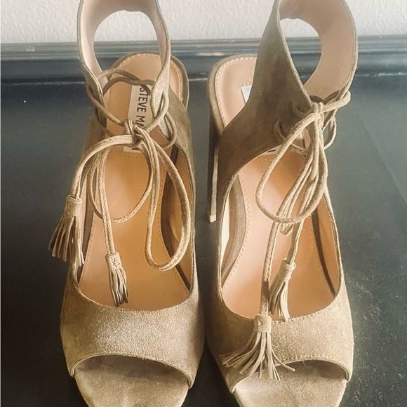 Open toe with 4 inch block heel. - Picture 2 of 5